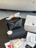 Chanel Handbag 18cm - Image 4