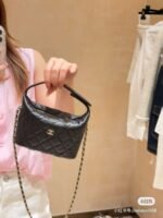 Chanel Handbag 18cm - Image 3