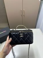 Chanel cosmetic bag 18x10cm - Image 12