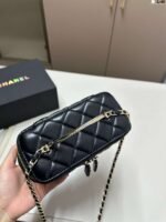 Chanel cosmetic bag 18x10cm - Image 8