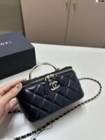 Chanel cosmetic bag 18x10cm - Image 5