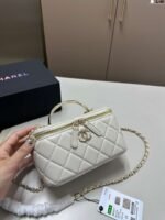 Chanel cosmetic bag 18x10cm - Image 2