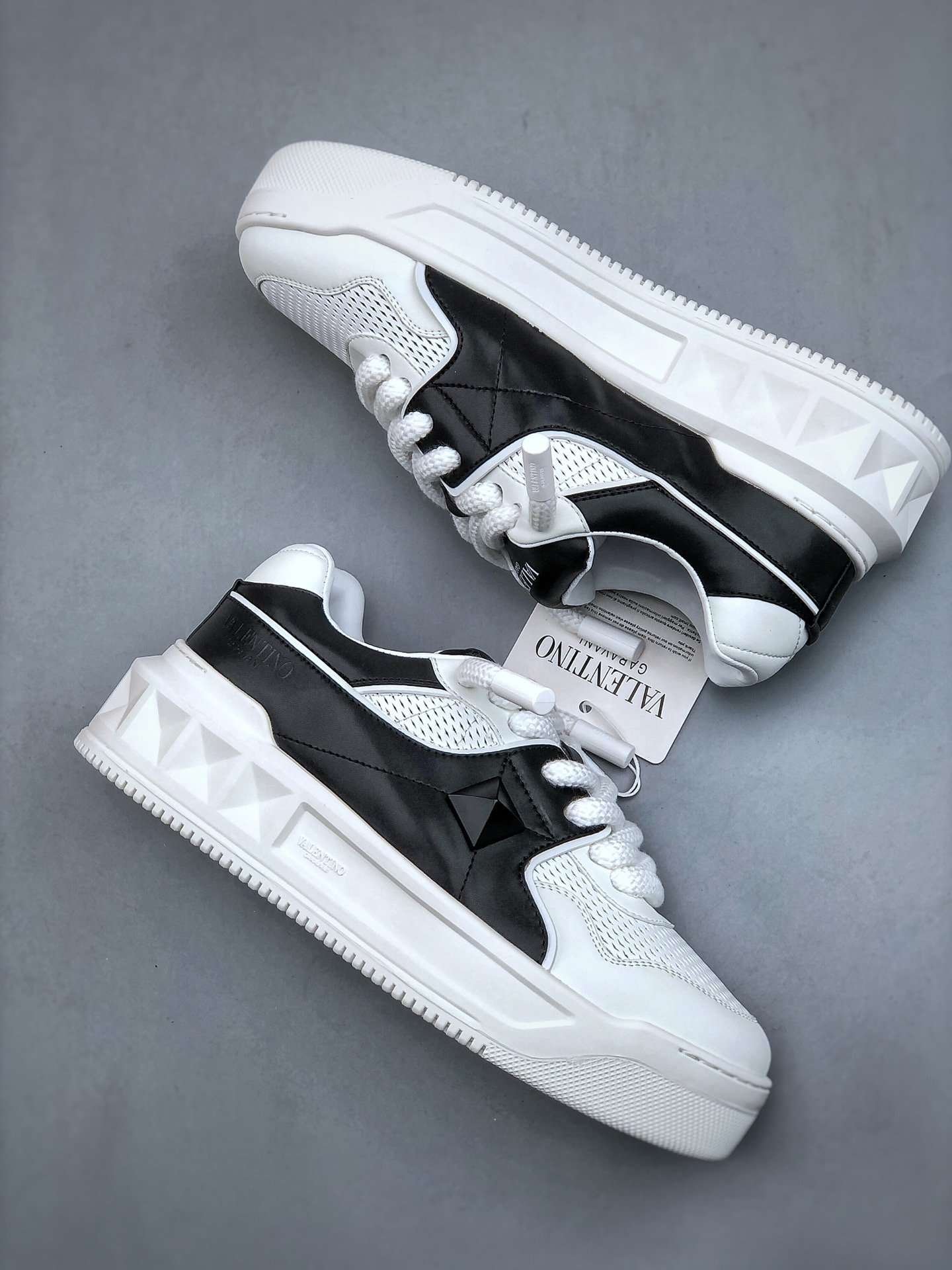 i1734386243_2056_8.jpg Valentino Rockstud untitled small white shoes - Image 1