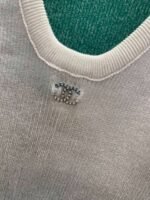 Chanel 2025 Early Spring Series 1:1 High-end Vest Contrast Color Blocking Craft - Image 7