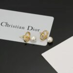 DIOR Pearl earrings - Image 17