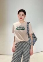 Burberry 2025 Spring/Summer New Printed Short Sleeve T-shirt with Daisy Print on Chest Premium 100% cotton - Image 2