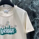 Burberry 2025 Spring/Summer New Printed Short Sleeve T-shirt with Daisy Print on Chest Premium 100% cotton - Image 6
