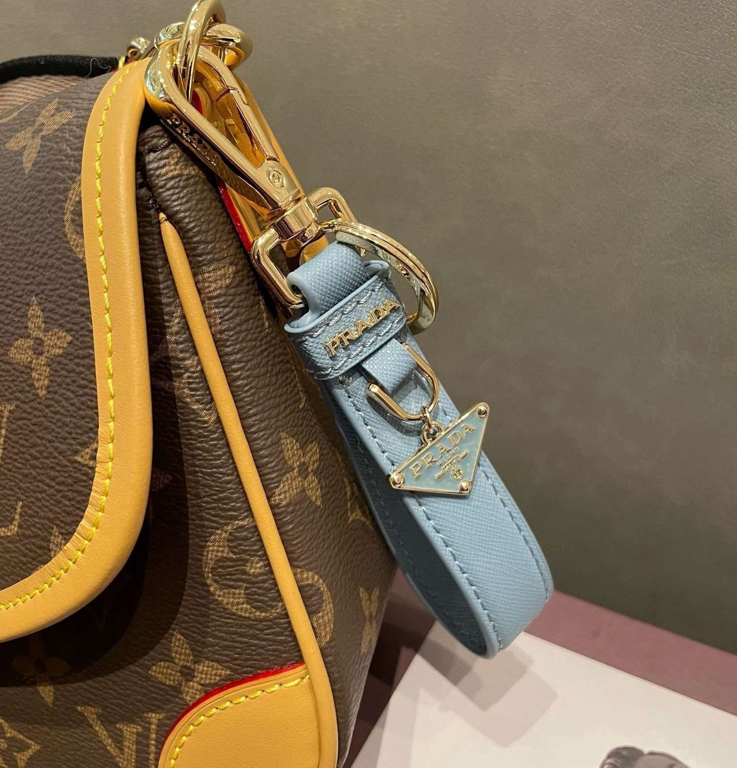i1740744438964_4876_0_1.jpg Prada keychain official website triangle brand pendant leather ring keychain car bag accessories - Image 1