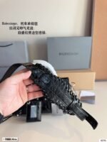 Balenciaga Le Cagole motorcycle bag, dimensions: 30 x 11 x 18 cm - Image 9