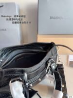 Balenciaga Le Cagole motorcycle bag, dimensions: 30 x 11 x 18 cm - Image 8