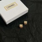 GUCCI asymmetric earrings - Image 5