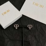 GUCCI asymmetric earrings - Image 4