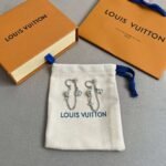 GUCCI asymmetric earrings - Image 3