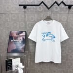 BURBERRY Hollow Warhorse LOGO logo three-dimensional glue dripping process 330g round neck short sleeve high quality T-shirt - Image 3