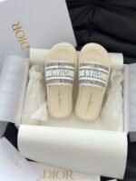 DIOR latest ultra-light letter beach thick-soled slippers advanced version of high-quality slippers - Image 9