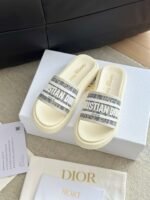 DIOR latest ultra-light letter beach thick-soled slippers advanced version of high-quality slippers - Image 8