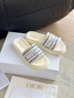 DIOR latest ultra-light letter beach thick-soled slippers advanced version of high-quality slippers - Image 6