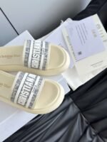 DIOR latest ultra-light letter beach thick-soled slippers advanced version of high-quality slippers - Image 4