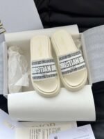 DIOR latest ultra-light letter beach thick-soled slippers advanced version of high-quality slippers - Image 3