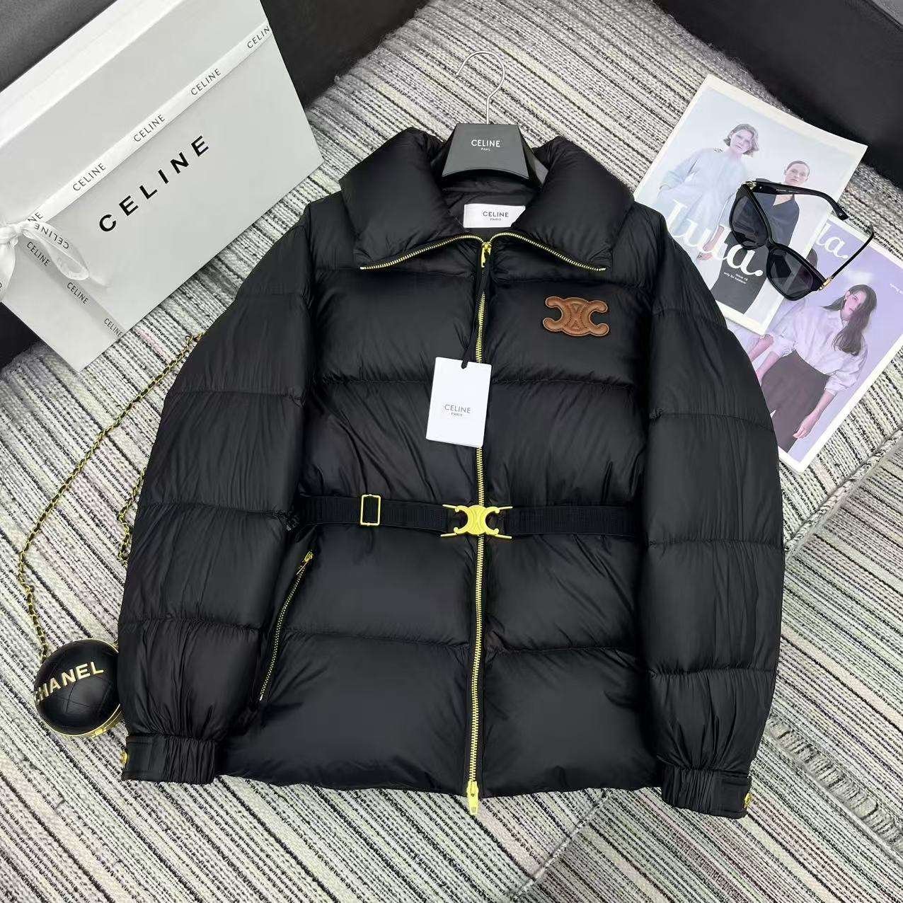 i1754903632109_8030_0_0.jpg Celine’s new stand-collar zip-up down jacket, featuring a custom-designed Arc de Triomphe metal elastic belt, is filled with 90% white goose down. High-quality down jackets - Image 1