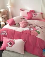 Disney Strawberry Bear Home Furnishing Four-piece Set Winter Quick-warming Fleece Fabric A Must-Have Winter Set for the Little Princess’ Room Specifications: Quilt Cover 200x230cm, Bed Sheet 250x250cm, Pillowcase: 48x74cm X2