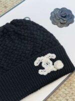 CHANEL knitted wool blend hat and scarf set - Image 7