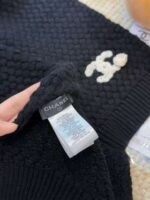 CHANEL knitted wool blend hat and scarf set - Image 3