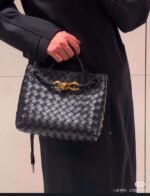 Bottega Veneta Woven shopping bags 26x21cm