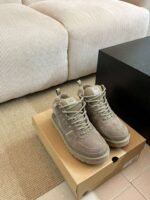 UGG solid color classic autumn/winter boots with wool lining - Image 14