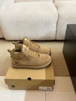 UGG solid color classic autumn/winter boots with wool lining - Image 6