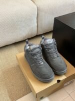 UGG solid color classic autumn/winter boots with wool lining - Image 3