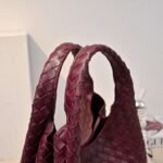 BOTTEGA VENETA 2025 New Campana Shoulder Bag, 1:1 Quality, Dimensions: 33*20*16.5cm - Image 10