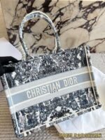 DIOR CDBooktote shopping bag with 3D embroidery material and dimensions: 35 x 28 cm