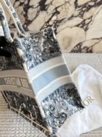 DIOR CDBooktote shopping bag with 3D embroidery material and dimensions: 35 x 28 cm - Image 6