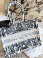DIOR CDBooktote shopping bag with 3D embroidery material and dimensions: 35 x 28 cm - Image 5