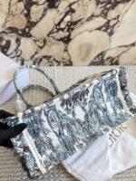 DIOR CDBooktote shopping bag with 3D embroidery material and dimensions: 35 x 28 cm - Image 2