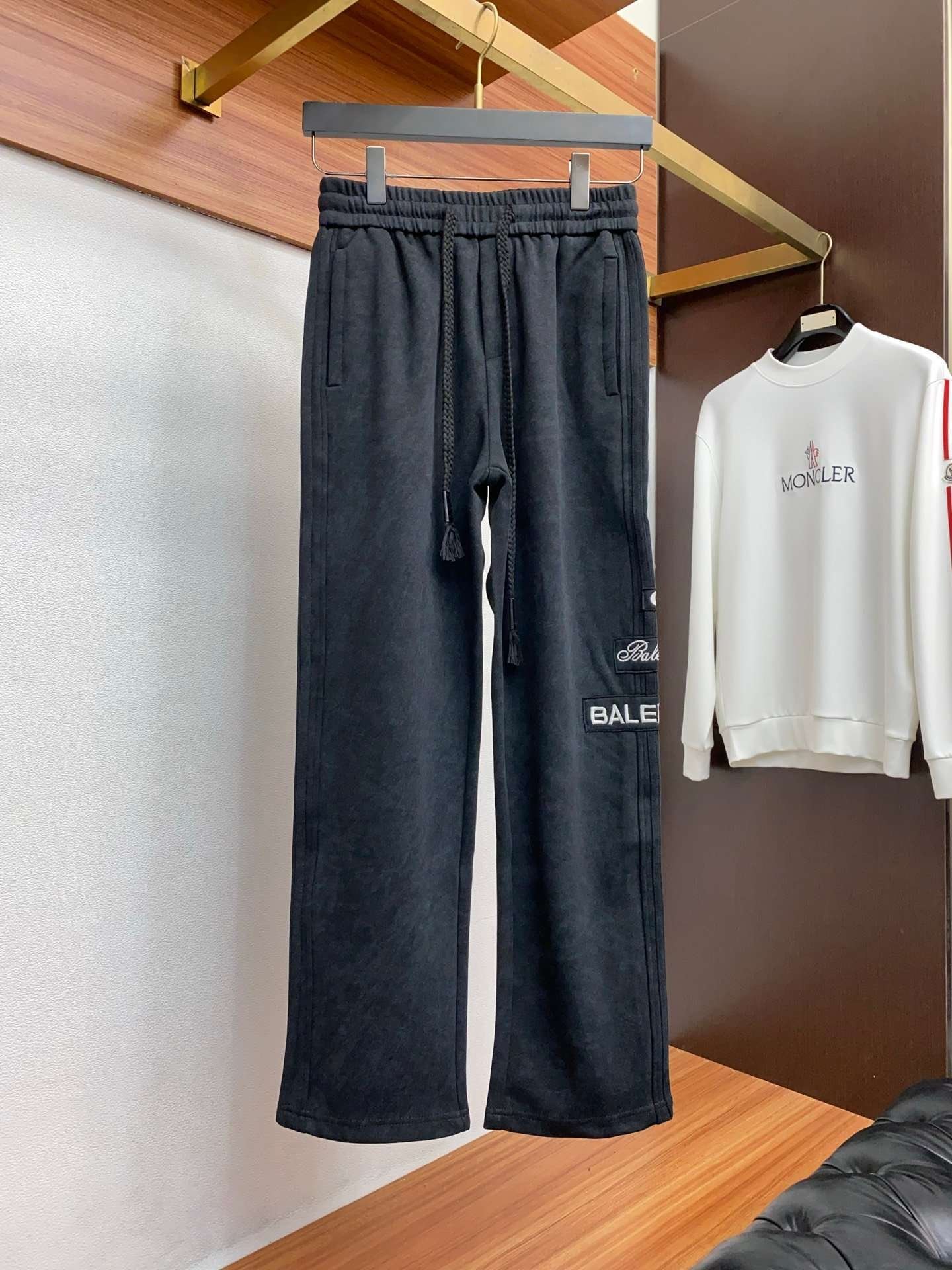 i1765200752159_1801_0_5.jpg Balenciaga high-quality, stylish retro straight-leg floor-length casual trousers. - Image 1