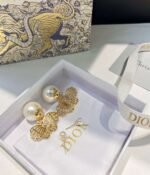 Dior exquisite openwork carved butterfly and heart-shaped pearl earrings (premium edition) - Image 3