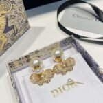 Dior exquisite openwork carved butterfly and heart-shaped pearl earrings (premium edition)