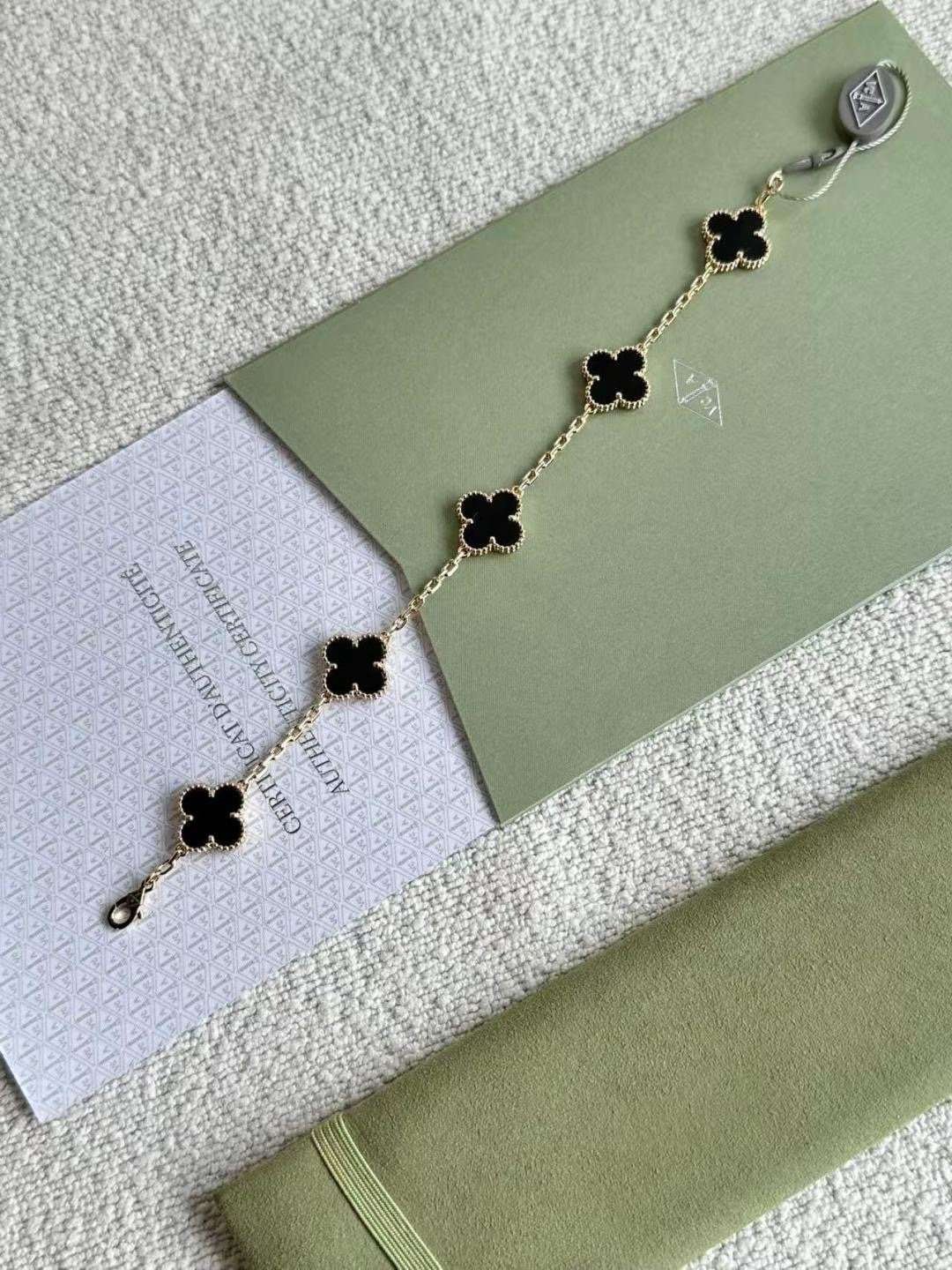 img_1066.jpeg Van Cleef & Arpels Black Onyx Bracelet Premium Edition - Image 1