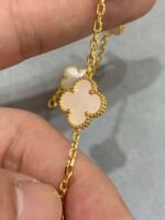 Van Cleef & Arpels high-end gold five-flower bracelet - Image 10