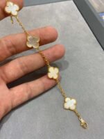 Van Cleef & Arpels high-end gold five-flower bracelet - Image 9
