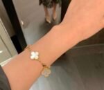 Van Cleef & Arpels high-end gold five-flower bracelet - Image 6