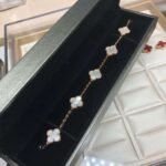 Van Cleef & Arpels high-end gold five-flower bracelet