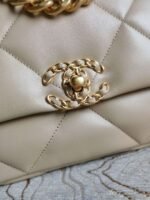 Chanel shoulder bag, premium version, made of lambskin leather. Size: 26 x 16 x 9 cm. - Image 8