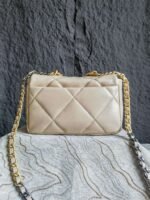 Chanel shoulder bag, premium version, made of lambskin leather. Size: 26 x 16 x 9 cm. - Image 5