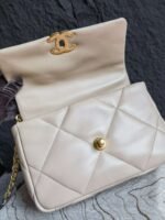 Chanel shoulder bag, premium version, made of lambskin leather. Size: 26 x 16 x 9 cm. - Image 3
