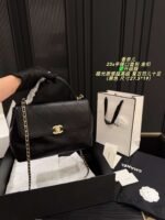 Chanel flap handbag with gold hardware size：27.5x19cm - Image 5