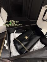 Chanel flap handbag with gold hardware size：27.5x19cm - Image 3