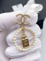 CHANEL 5-letter perfume bottle with double c stud earrings - Image 4